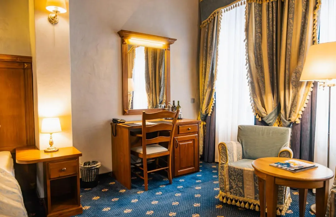 Hotel Italia-1